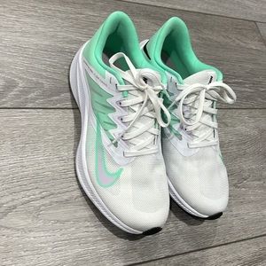 Nike Quest 3 Shoe